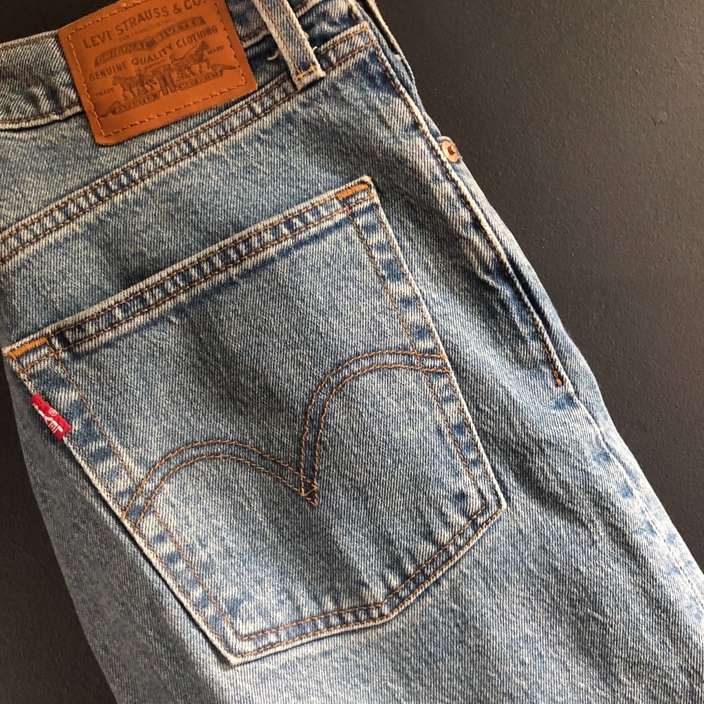 Levis Ribcage Crop Flare size 28